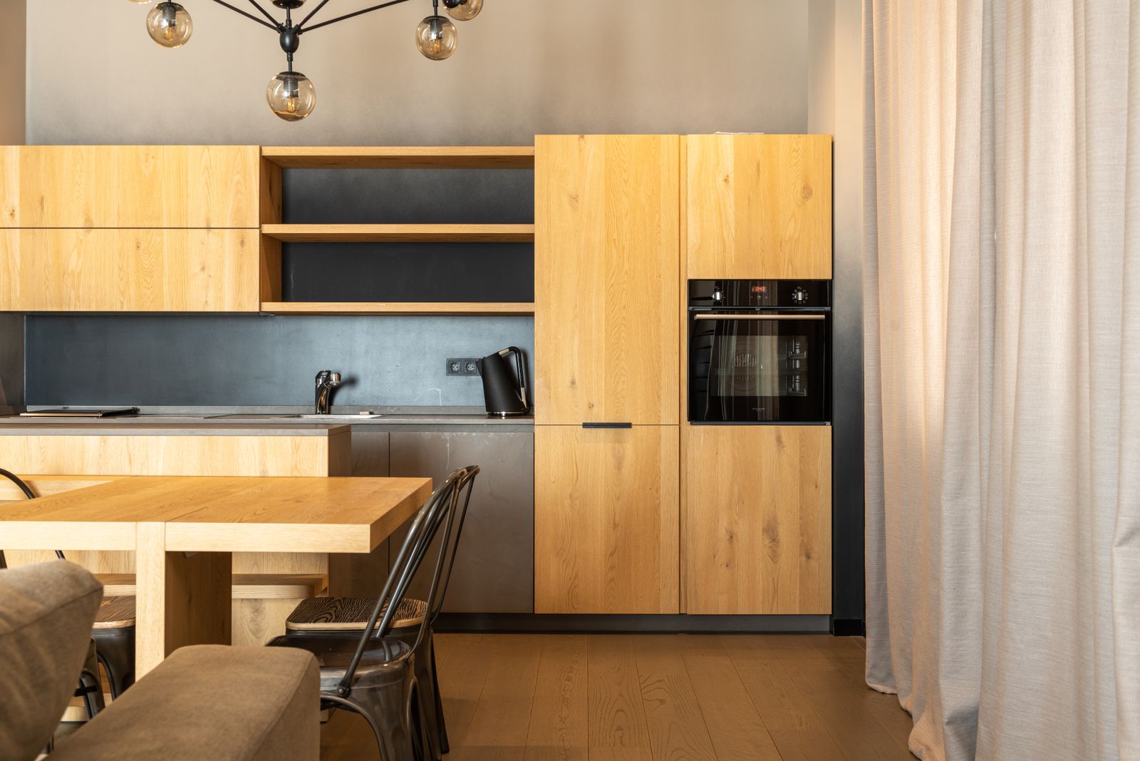 Cocina reformada con muebles de madera