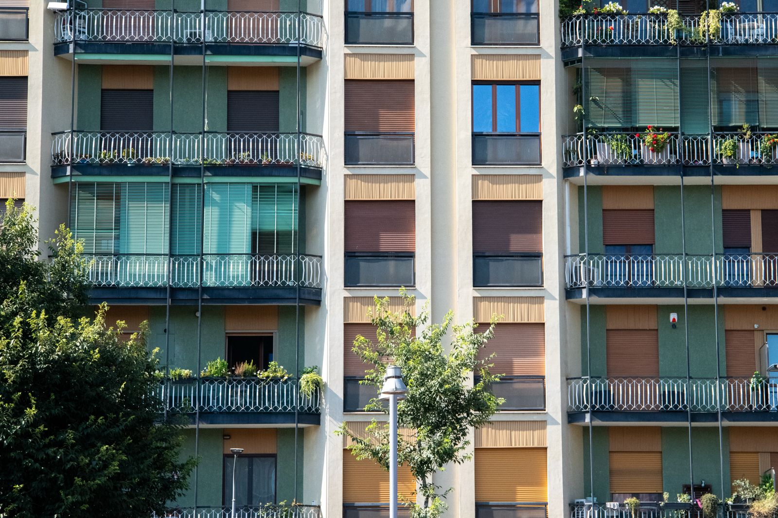 Edificio de viviendas con balcones